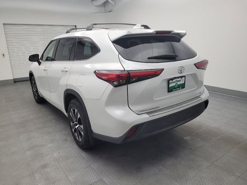 Used 2022 Toyota Highlander XLE image 5