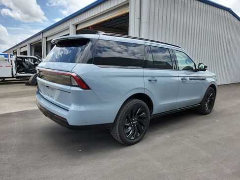 Used 2025 Lincoln Navigator Reserve w/ Jet Appearance Package AWD/4WD image 3