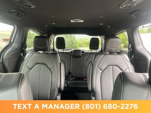 New 2027 Chrysler Pacifica Select AWD/4WD image 30