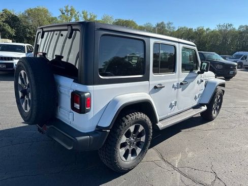 Used 2018 Jeep Wrangler Unlimited Sahara w/ Cold Weather Group AWD/4WD image 10