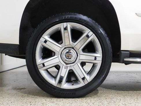 Used 2015 Cadillac Escalade Luxury image 97