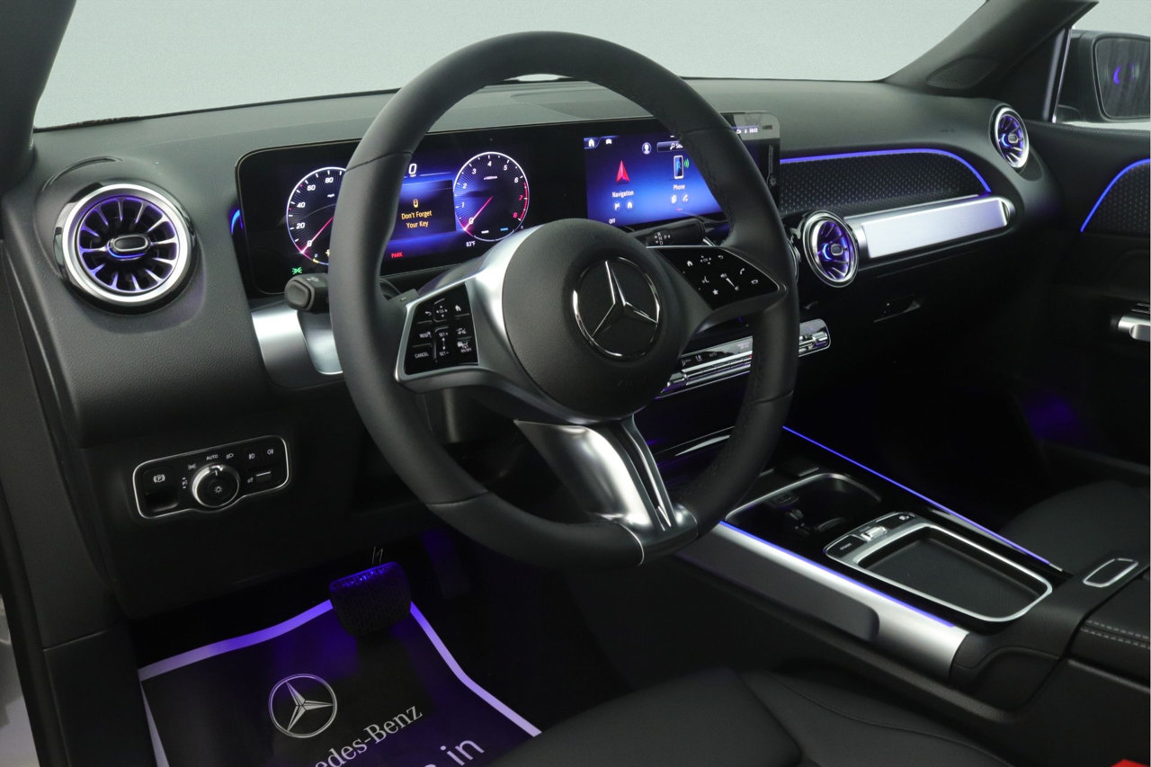 New 2026 Mercedes-Benz GLB 250 image 4