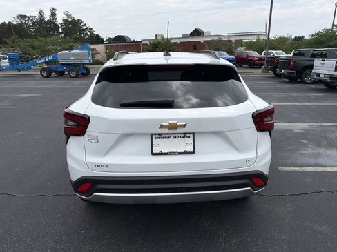 New 2026 Chevrolet Trax LT w/ LT Convenience Package FWD image 6