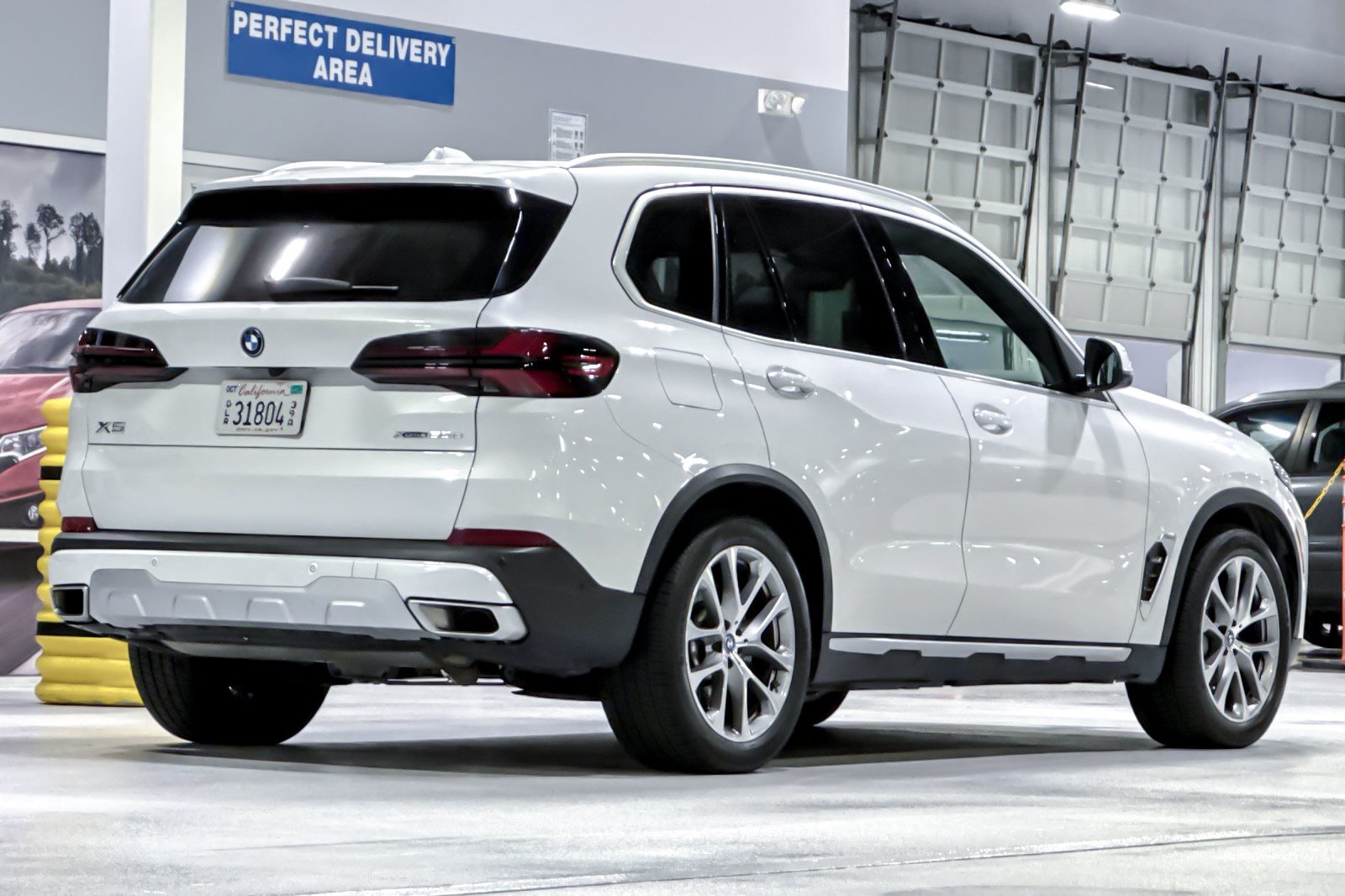 Used 2024 BMW X5 xDrive50e w/ Parking Assistance Package AWD/4WD image 9