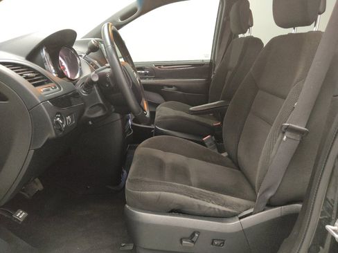 Used 2018 Dodge Grand Caravan SE image 17