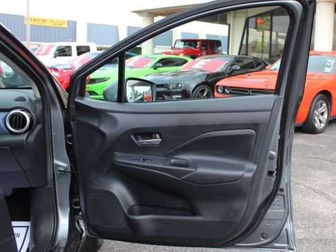 Used 2025 Nissan Versa SV FWD image 10