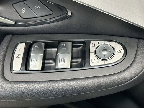 Used 2022 Mercedes-Benz GLC 300 4MATIC image 16