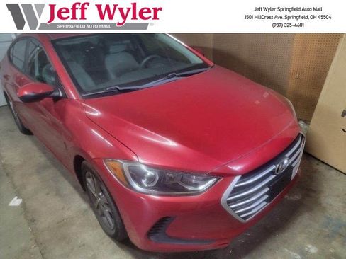 Used 2017 Hyundai Elantra SE image 1