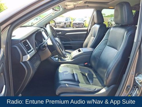Used 2016 Toyota Highlander XLE AWD/4WD image 2