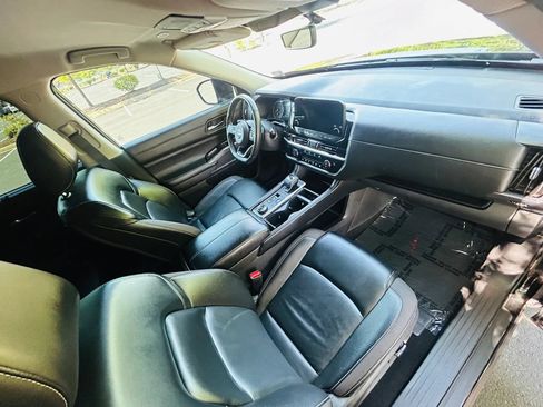 Used 2023 Nissan Pathfinder SL AWD/4WD image 10