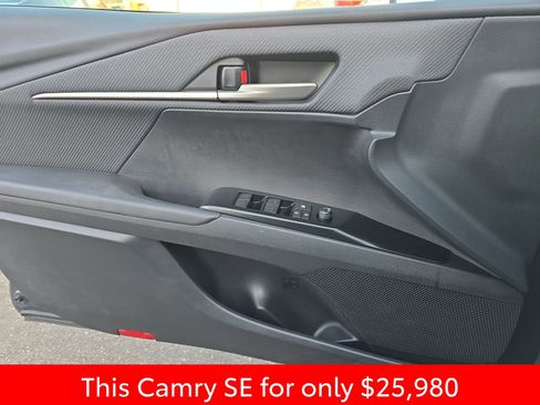 Used 2025 Toyota Camry SE image 32