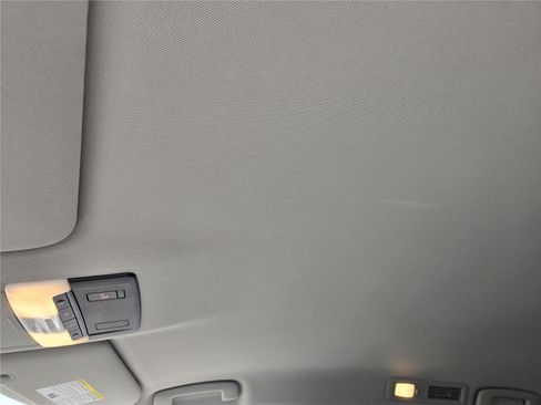 Used 2022 Nissan Pathfinder SV FWD image 22