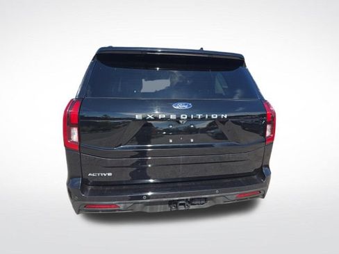 Used 2025 Ford Expedition Active AWD/4WD image 4