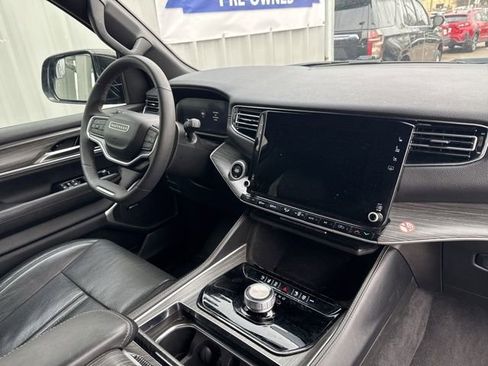 Used 2023 Jeep Wagoneer L Series II image 7