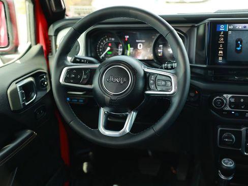 Used 2025 Jeep Wrangler Sahara 4xe image 27