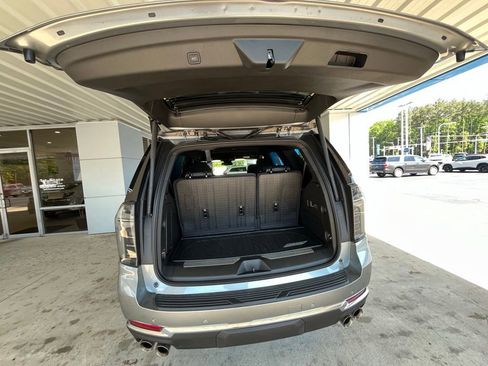Used 2026 Chevrolet Tahoe Premier AWD/4WD image 17
