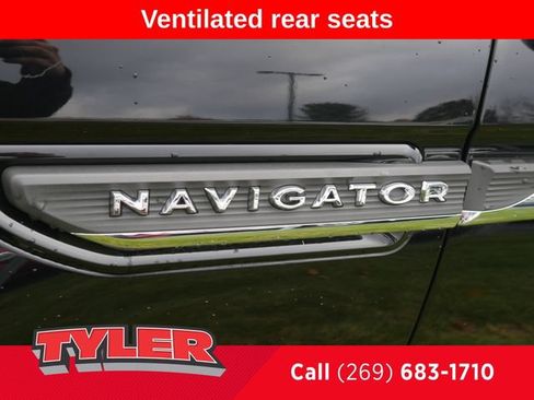 Used 2022 Lincoln Navigator Reserve AWD/4WD image 12