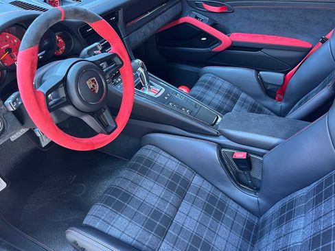 Certified 2018 Porsche 911 GT2 RS RWD image 4