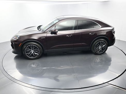 Used 2025 Porsche Macan 4 Electric image 35