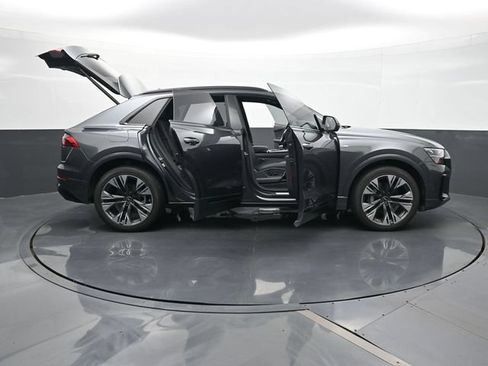 Used 2025 Audi Q8 Premium Plus AWD/4WD image 33