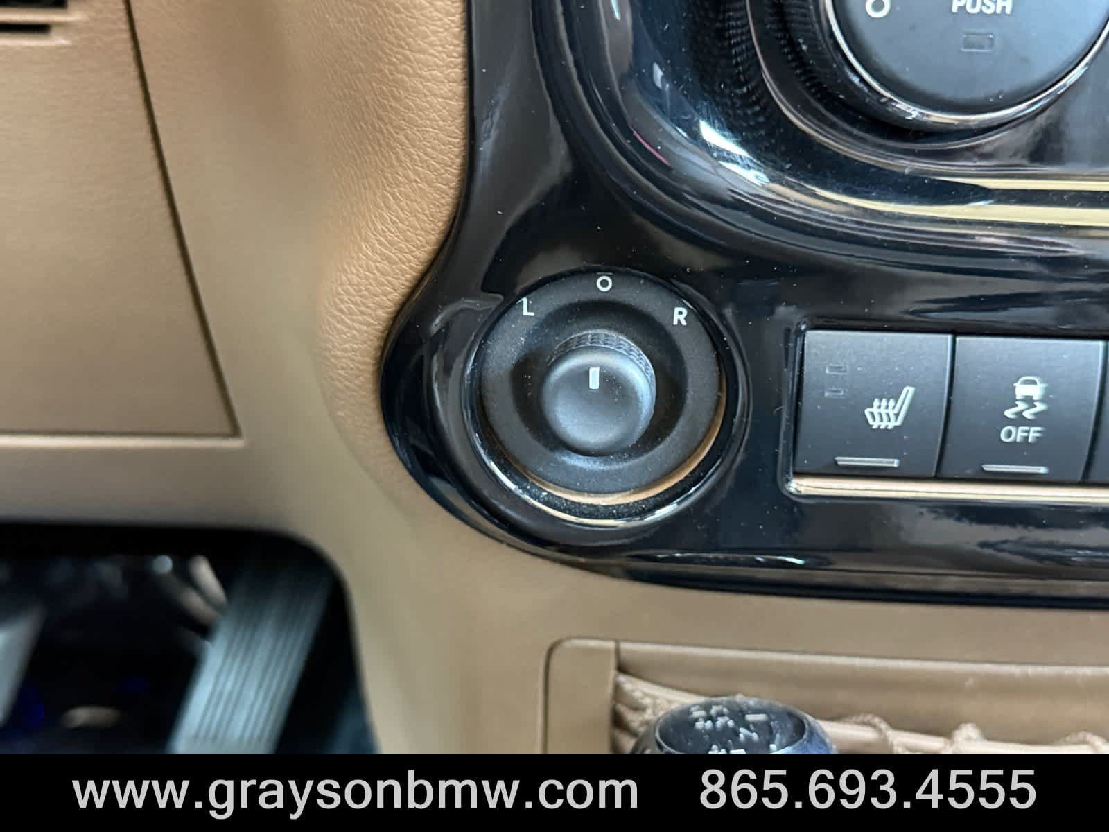 Used 2015 Jeep Wrangler Unlimited Sahara w/ Connectivity Group AWD/4WD image 22