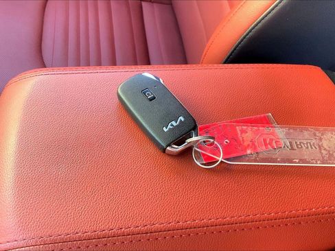 Used 2024 Kia Sportage SX image 12