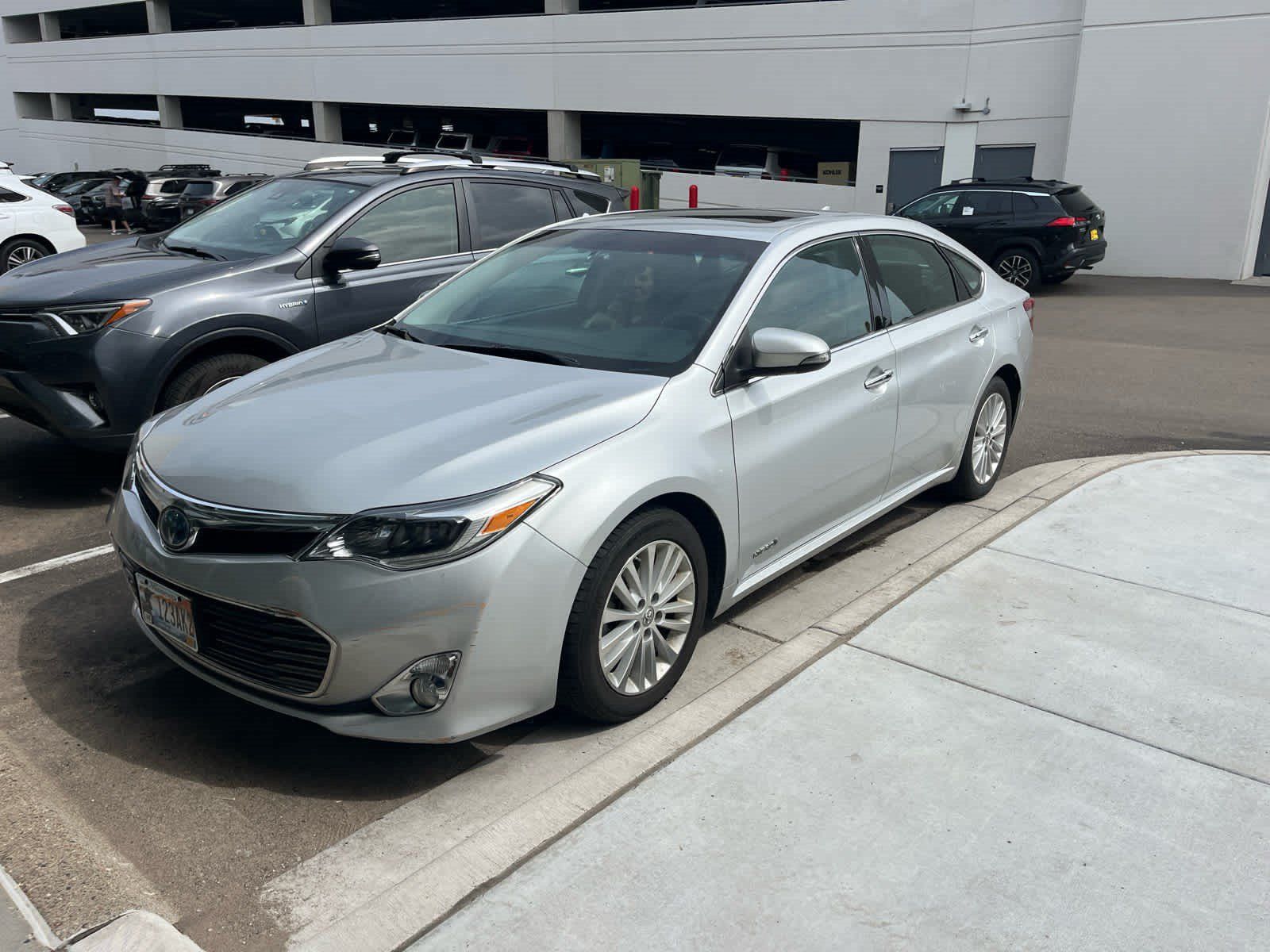 Used 2013 Toyota Avalon Limited w/ Technology Pkg FWD image 2