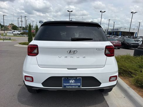 New 2026 Hyundai Venue SEL FWD image 10