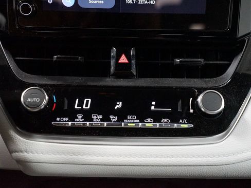 Certified 2025 Toyota Corolla SE FWD image 20