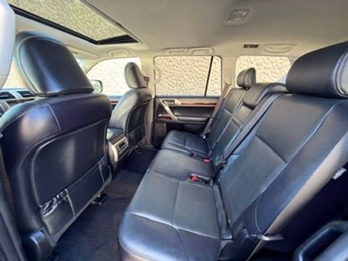Used 2018 Lexus GX 460 Premium w/ Premium Package AWD/4WD image 23