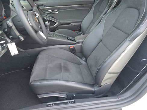 Certified 2025 Porsche 718 Cayman GT4 image 5