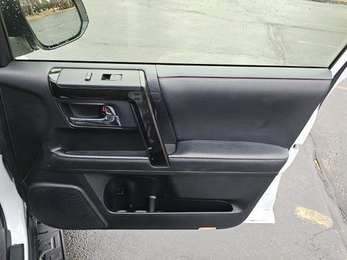 Used 2024 Toyota 4Runner TRD Off-Road Premium image 15