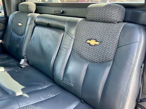 Used 2002 Chevrolet Avalanche 4x4 w/ Off-Road Suspension Pkg image 29