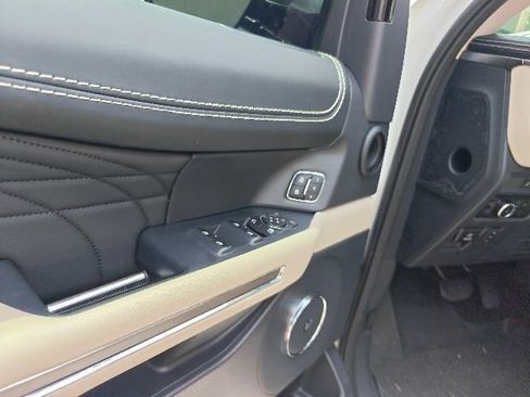 Used 2024 Ford Expedition Max Platinum AWD/4WD image 12