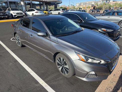 Used 2022 Nissan Altima 2.5 SV image 3