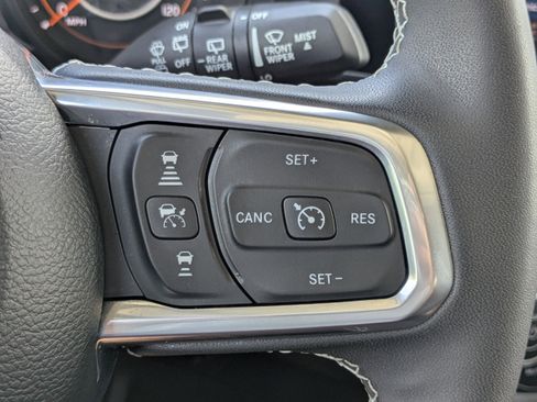 Used 2025 Jeep Wrangler Unlimited Sahara AWD/4WD image 20