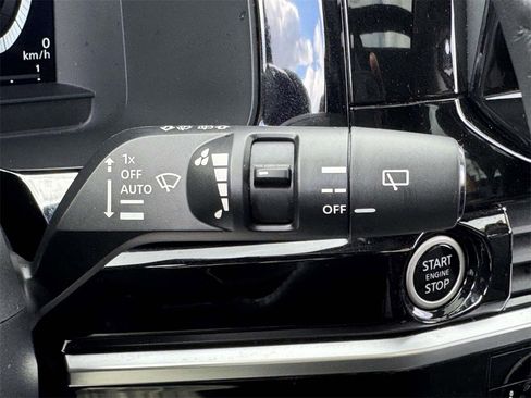 Used 2024 Nissan Pathfinder Platinum image 27