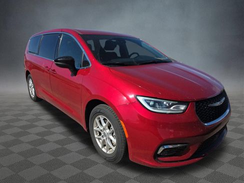 Used 2025 Chrysler Pacifica Select FWD image 4
