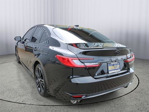 Used 2025 Toyota Camry XSE FWD image 6