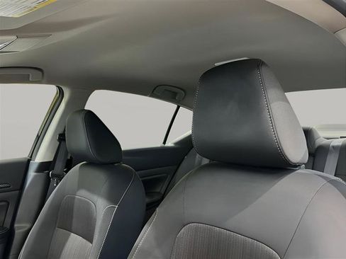 Used 2024 Nissan Altima 2.5 SV AWD/4WD image 12