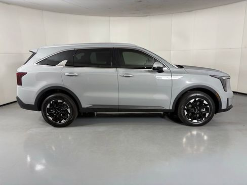 New 2026 Kia Sorento S image 8