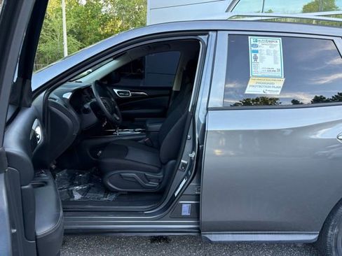 Used 2020 Nissan Pathfinder S image 11
