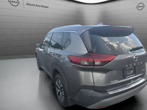 Used 2021 Nissan Rogue SV w/ Premium Package FWD image 6