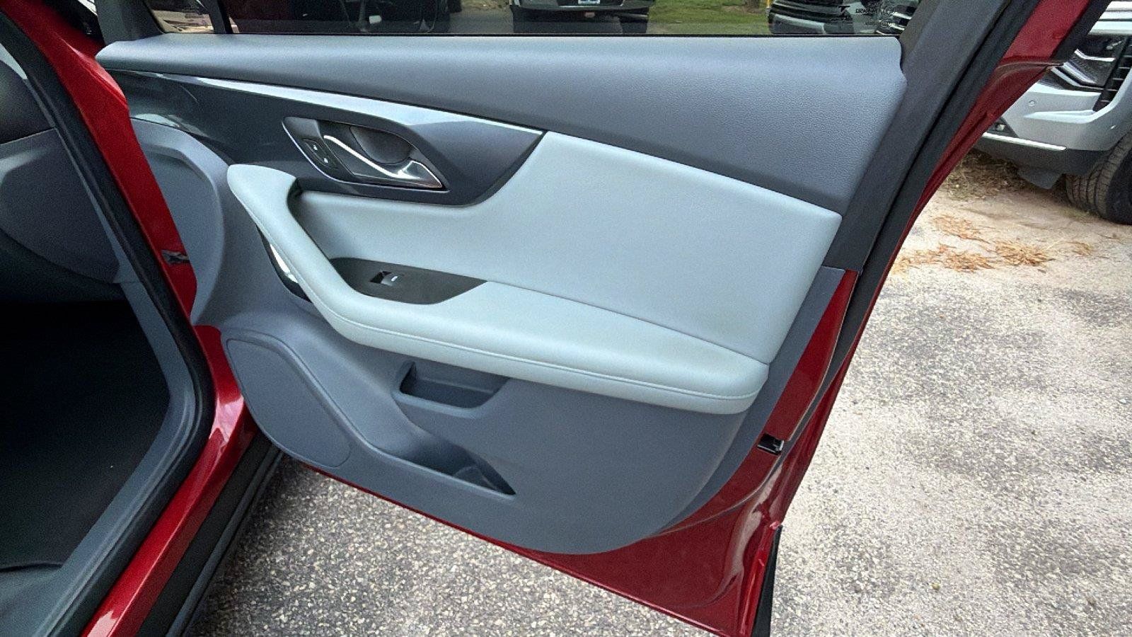 Used 2021 Chevrolet Blazer LT FWD image 18