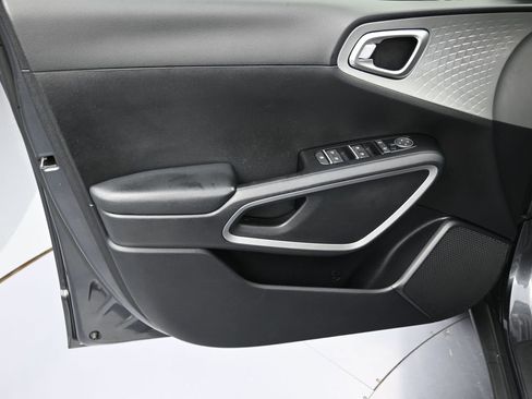 Used 2020 Kia Soul LX image 10