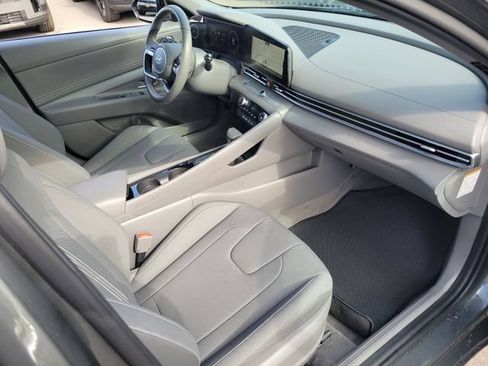 Certified 2025 Hyundai Elantra SEL FWD image 21