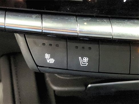 Used 2024 Cadillac XT4 Premium Luxury image 18