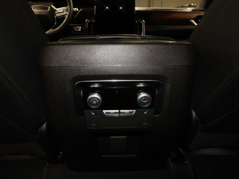 Used 2025 GMC Yukon XL Denali AWD/4WD image 32