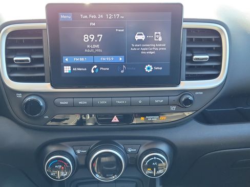 Used 2022 Hyundai Venue SEL image 21