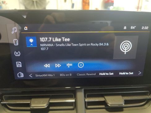 New 2025 Chevrolet Trax RS w/ Sunroof Package image 19